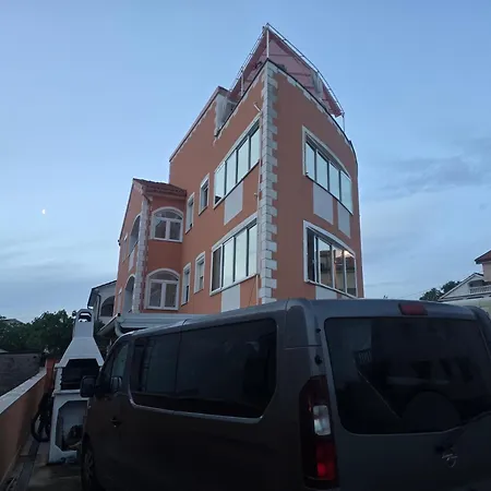 Vugica *