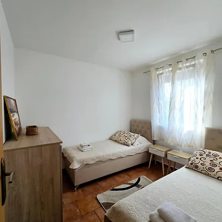 Apartment Vugica *