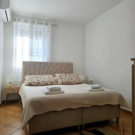 Apartment Vugica *