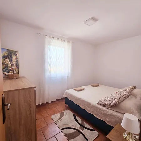 Apartment Vugica *